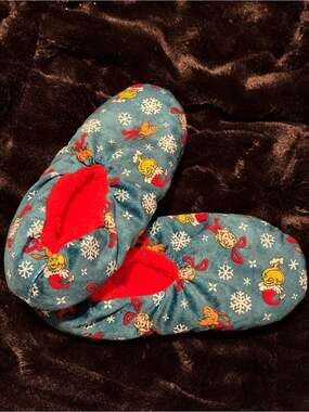 Grinch Holiday Character Cozy Slippers with Red Lining